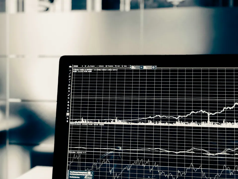 Trading chart with price and volume lines on a monitor